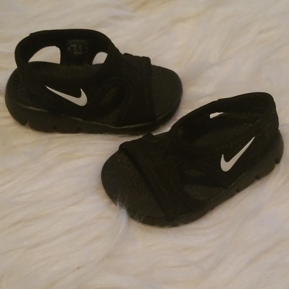 🔥6/$25 Infant Nike black  sandles  size 1